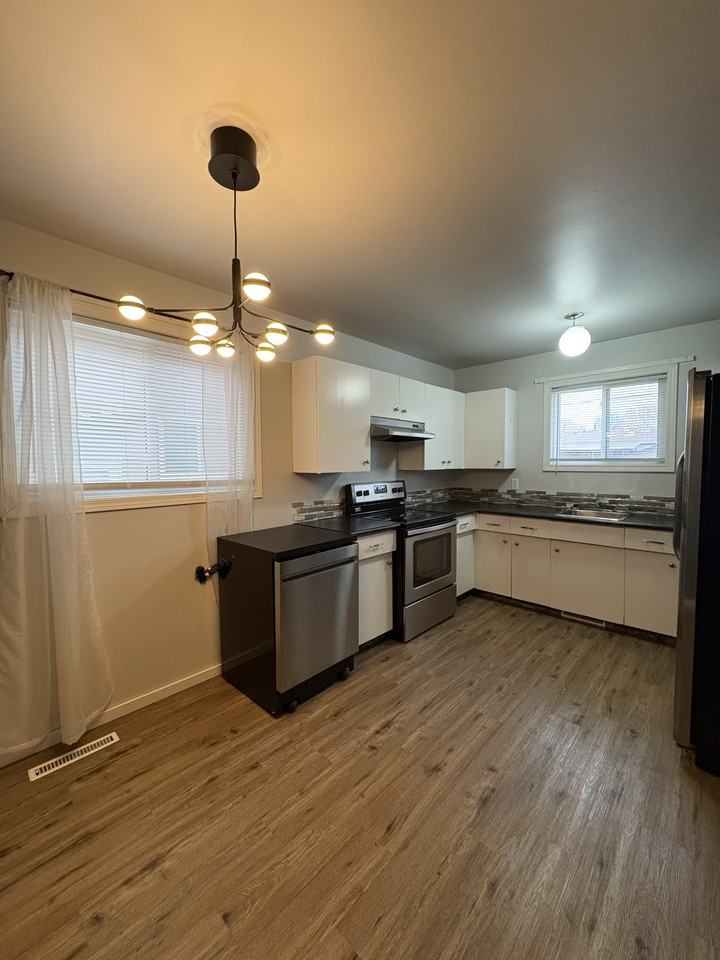 174 Clyde Rd - Photo 2 of 18