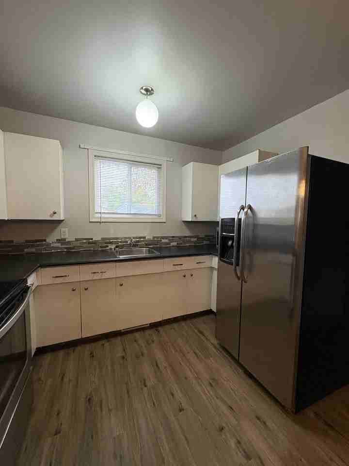 174 Clyde Rd - Photo 4 of 18