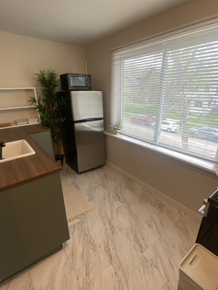 121 Canora St - Photo 3 of 10