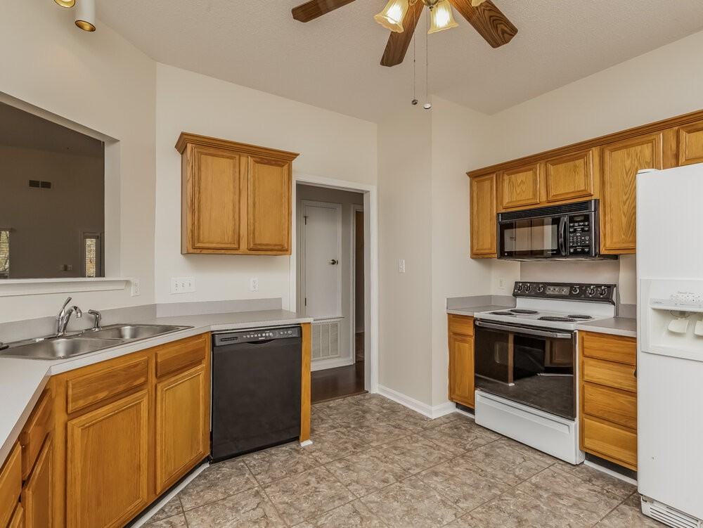 13709 Chambray Ln - Photo 6 of 17