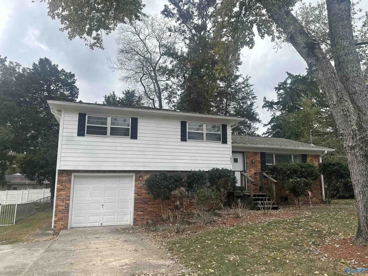 2807 Hilltop Ter Nw - Photo 2 of 17