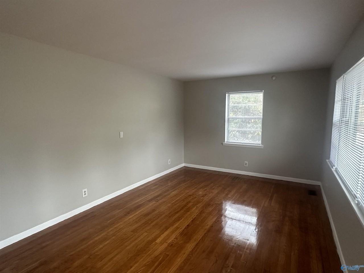 2807 Hilltop Ter Nw - Photo 3 of 17