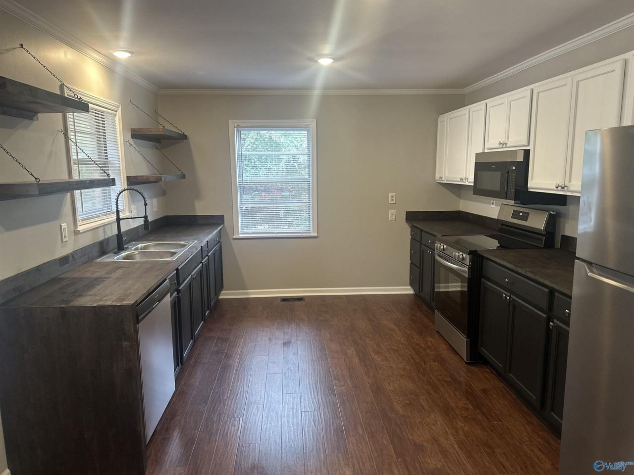 2807 Hilltop Ter Nw - Photo 5 of 17
