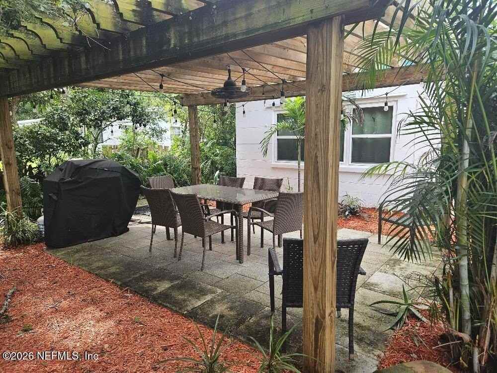 2302 Hyde Pkwy - Photo 3 of 10