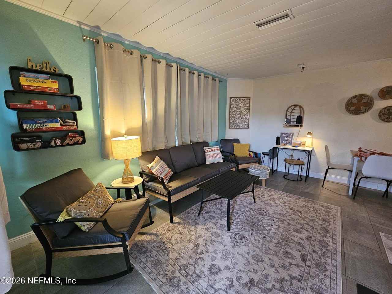 2302 Hyde Pkwy - Photo 5 of 10