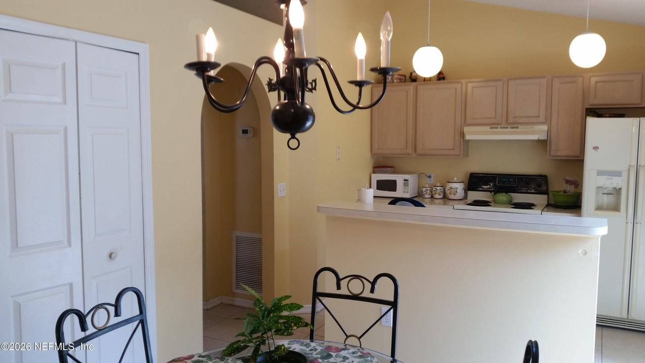 11801 Ashbrook Cir N - Photo 3 of 8