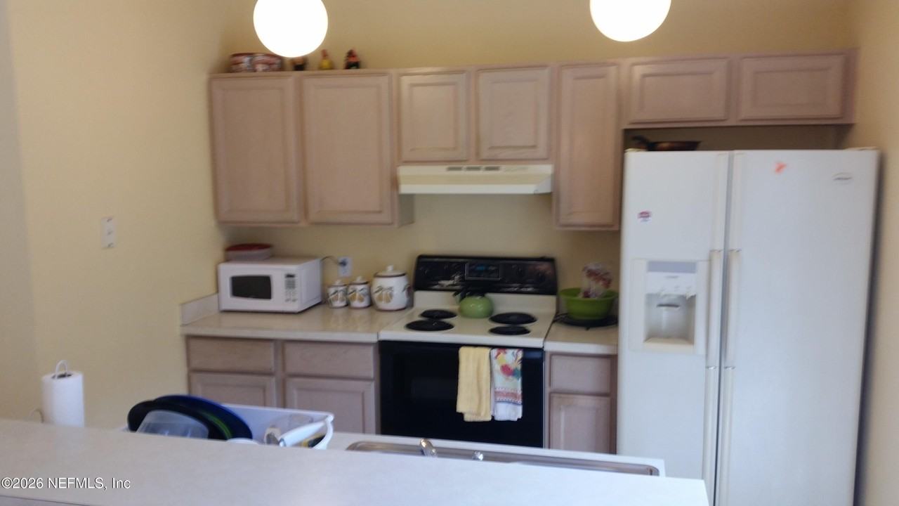 11801 Ashbrook Cir N - Photo 4 of 8