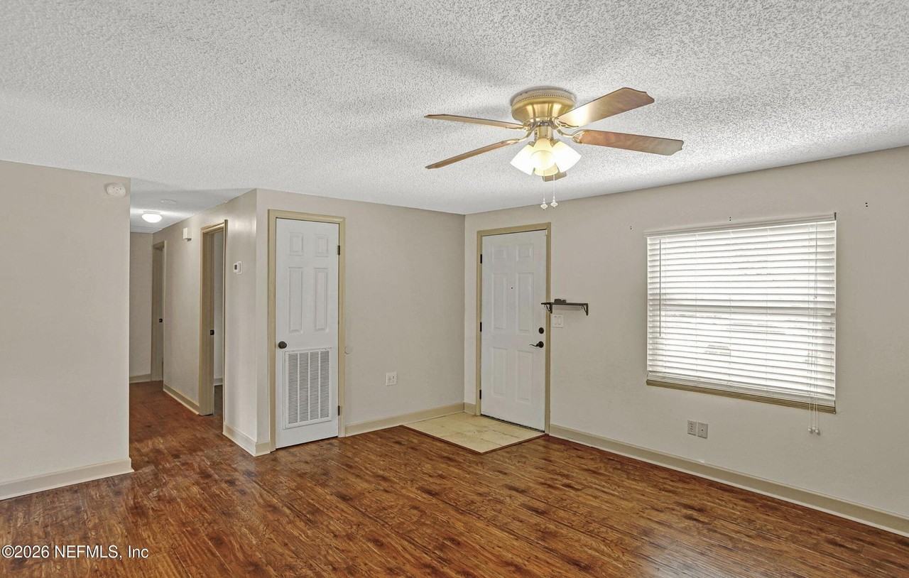 2214 Luana Dr E - Photo 4 of 17
