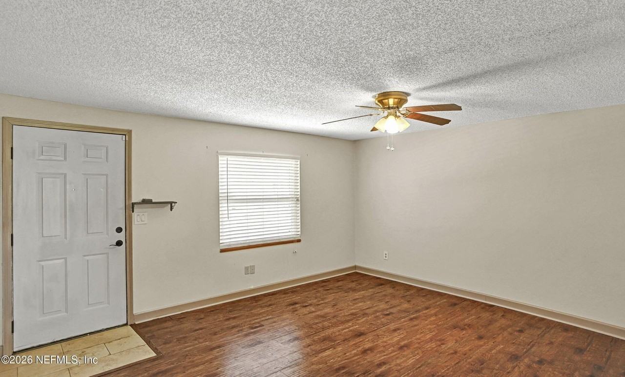 2214 Luana Dr E - Photo 5 of 17