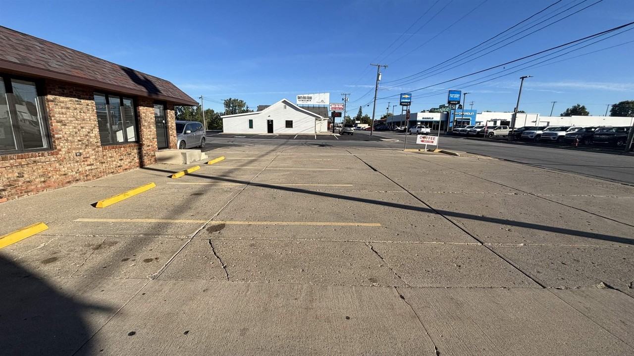 809 N Wayne St - Photo 2 of 11