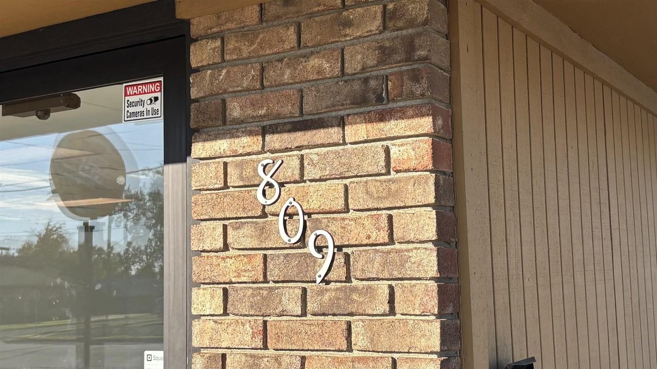 809 N Wayne St - Photo 4 of 11