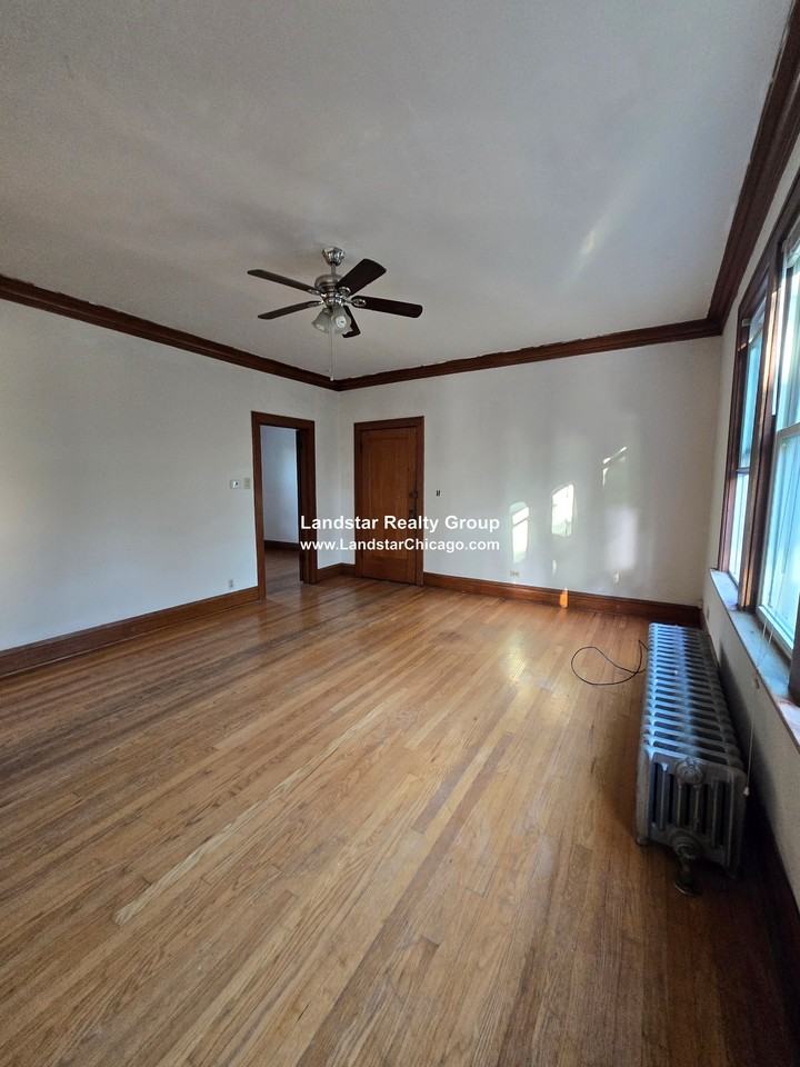 4542 N Kilbourn Ave #2R - Photo 4 of 13