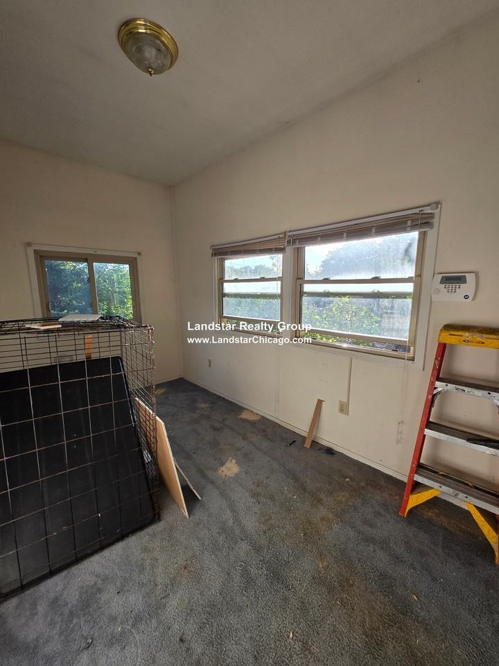 4542 N Kilbourn Ave #2R - Photo 6 of 13