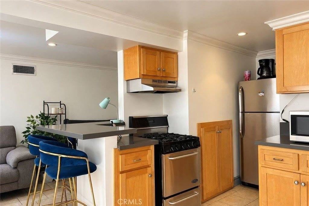 940 Hilldale Ave - Photo 2 of 20