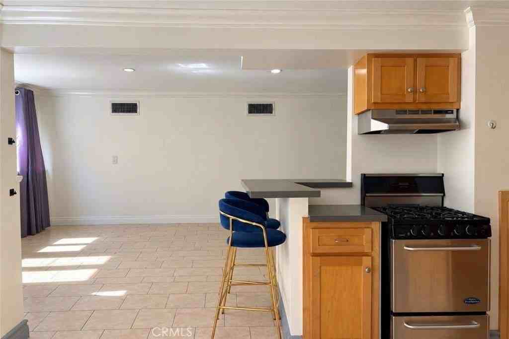 940 Hilldale Ave - Photo 3 of 20