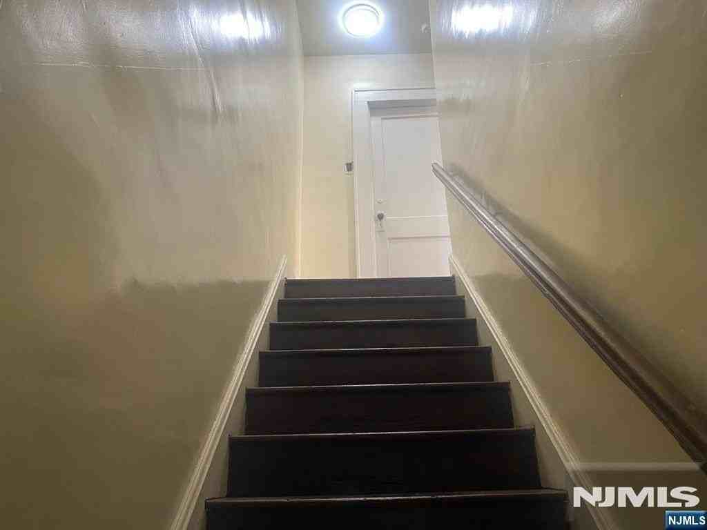133 Willowdale Ave - Photo 4 of 21