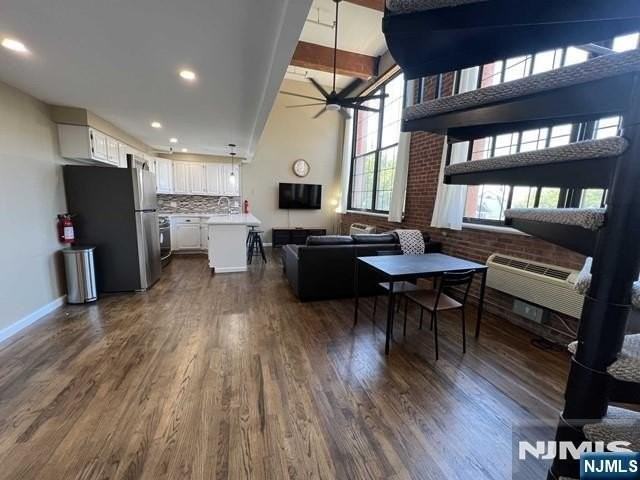 366382 Trenton Ave #2A - Photo 2 of 15