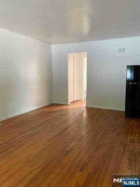 431 Grand Ave #7 - Photo 3 of 6