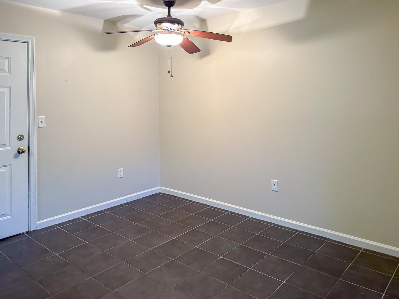 372 Hildred Dr #372 - Photo 4 of 17