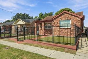 featured image of 1438 Reynes St