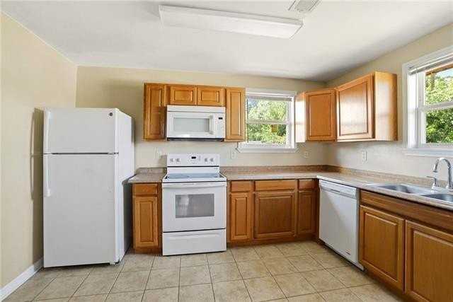 1438 Reynes St - Photo 5 of 15