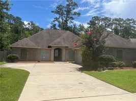 featured image of 552 English Oak Dr