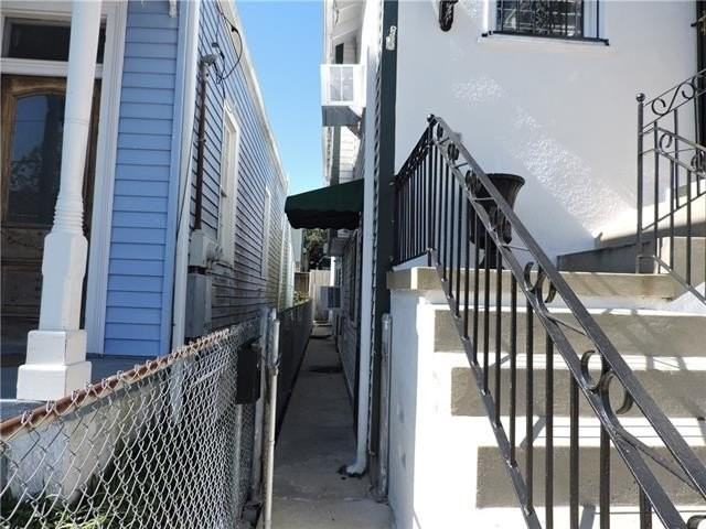 617 Olivier St - Photo 2 of 11
