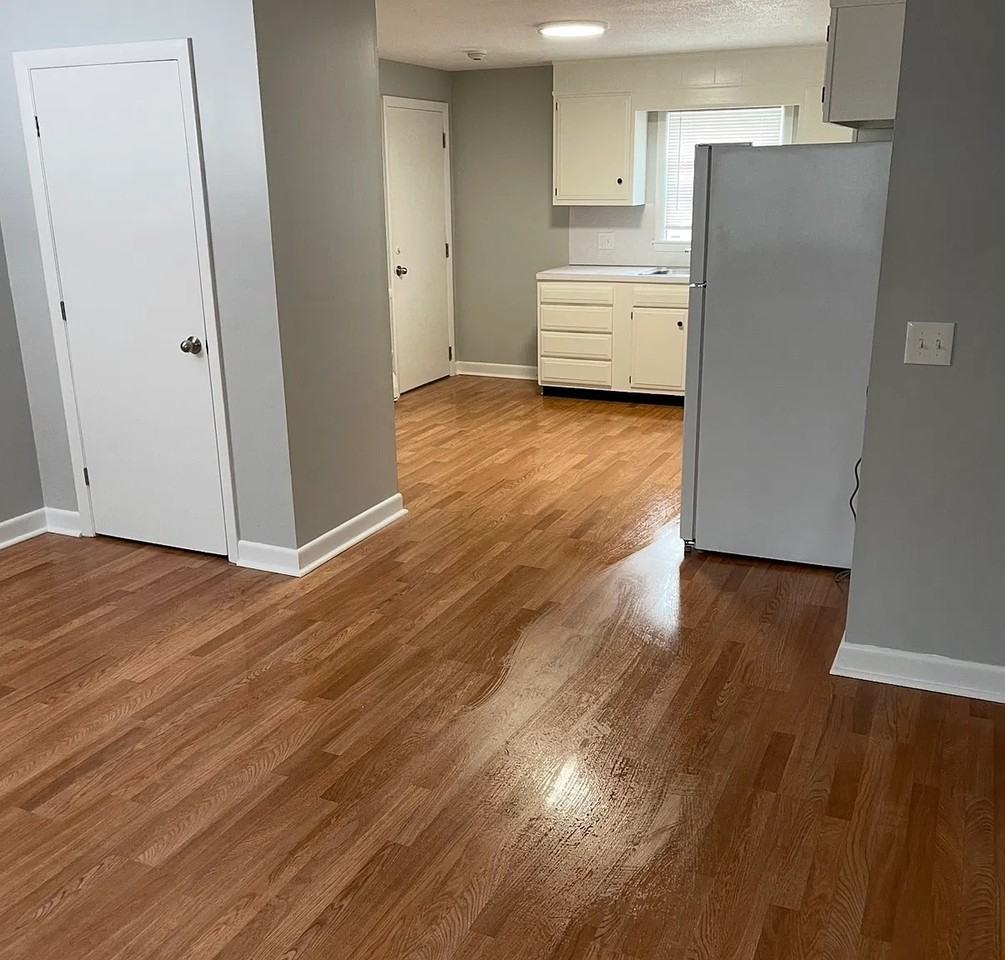 5 Lawrence Ave #4 - Photo 3 of 5