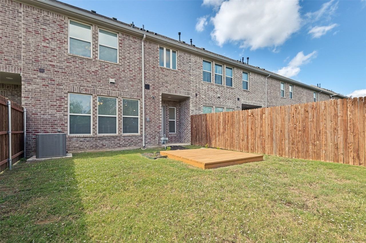 533 Hutchinson Ln - Photo 2 of 25