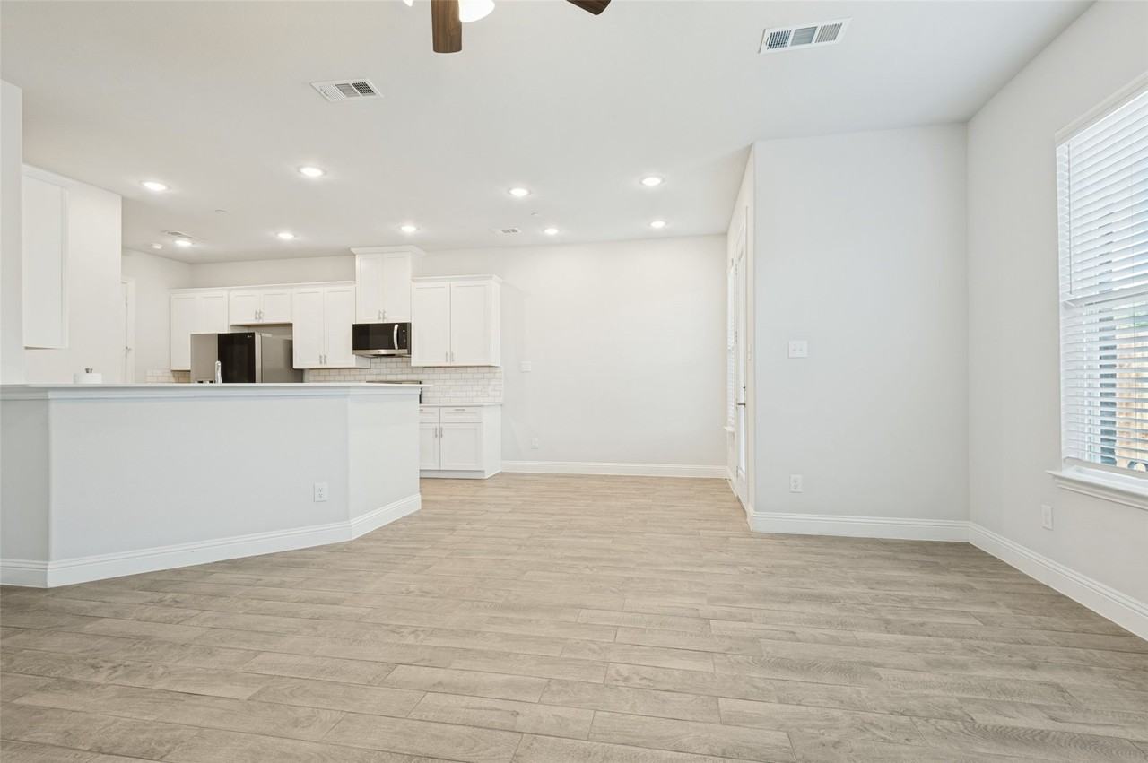 533 Hutchinson Ln - Photo 7 of 25