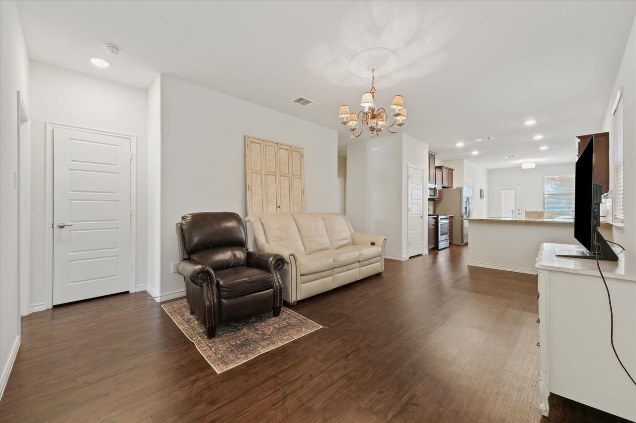 2169 Miramar Dr - Photo 5 of 18