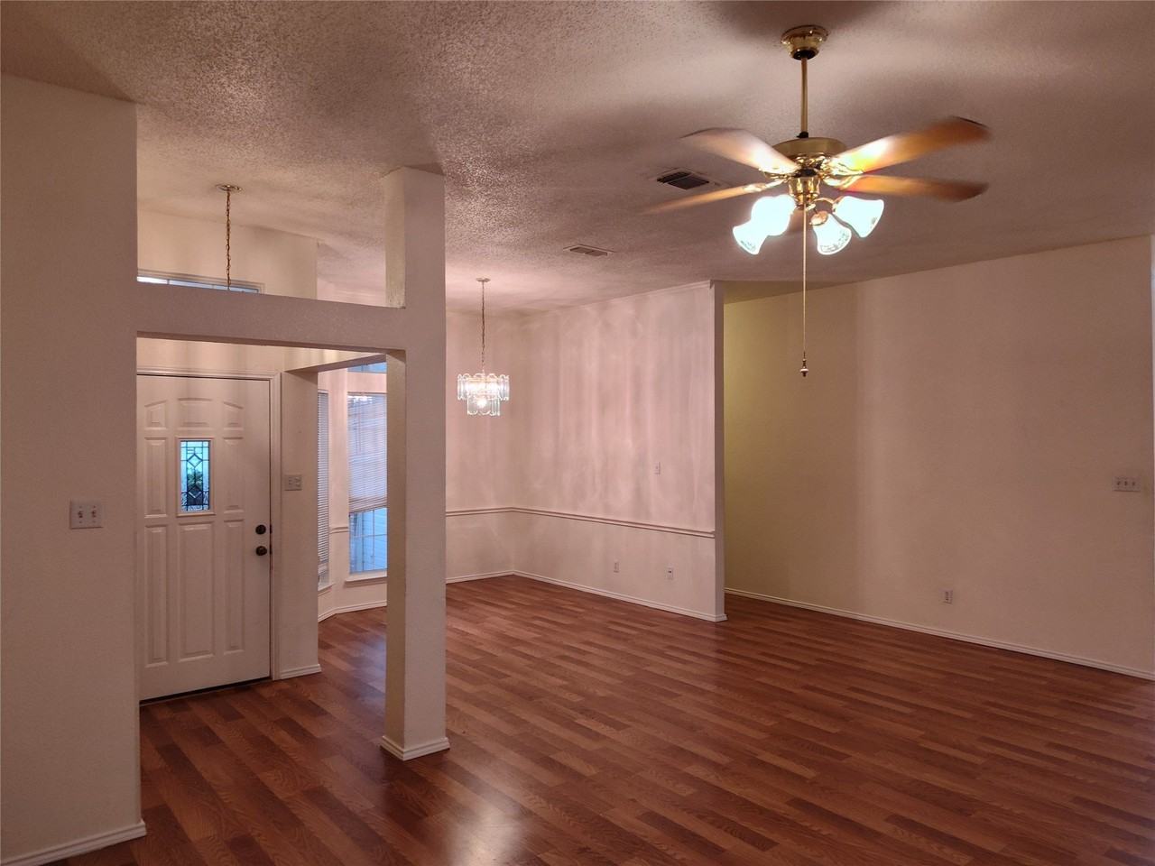 121 Canterbury St - Photo 5 of 25