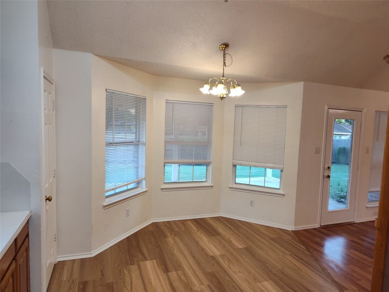 121 Canterbury St - Photo 6 of 25