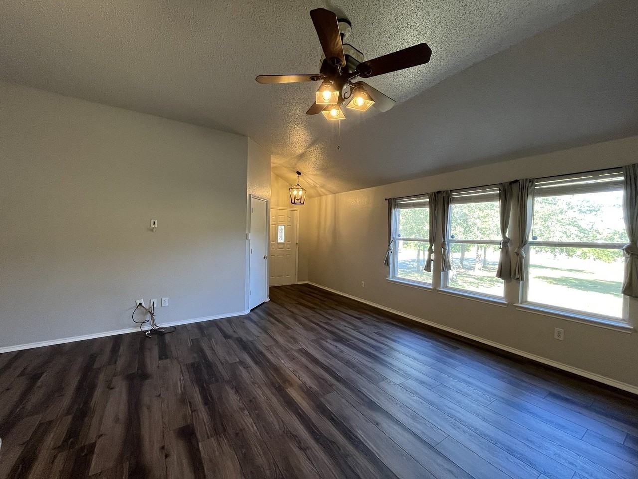 8020 Montecito Dr - Photo 4 of 31