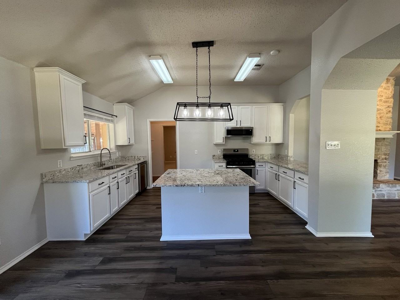 8020 Montecito Dr - Photo 6 of 31