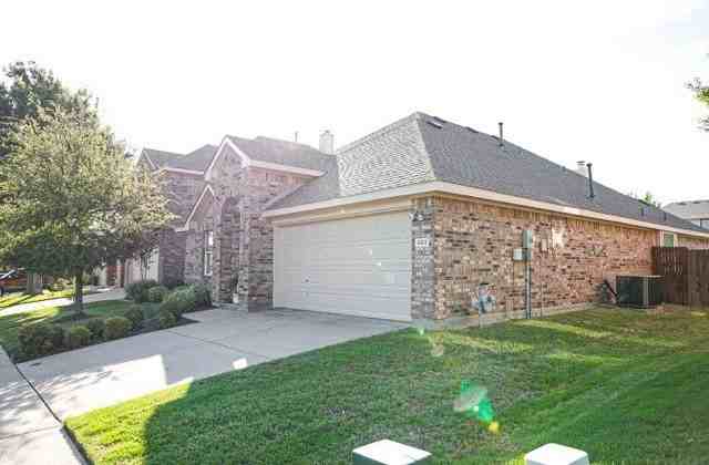 503 Dartmoor Dr - Photo 3 of 33