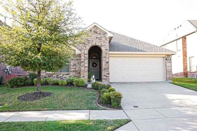 503 Dartmoor Dr - Photo 4 of 33