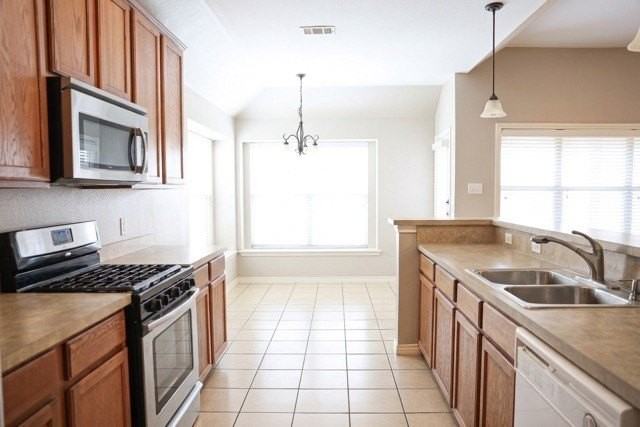 503 Dartmoor Dr - Photo 7 of 33