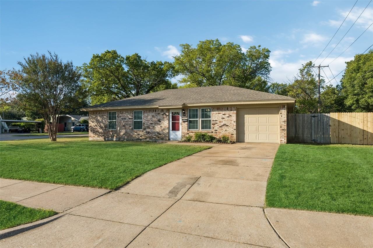 501 Nw Renfro St - Photo 3 of 31