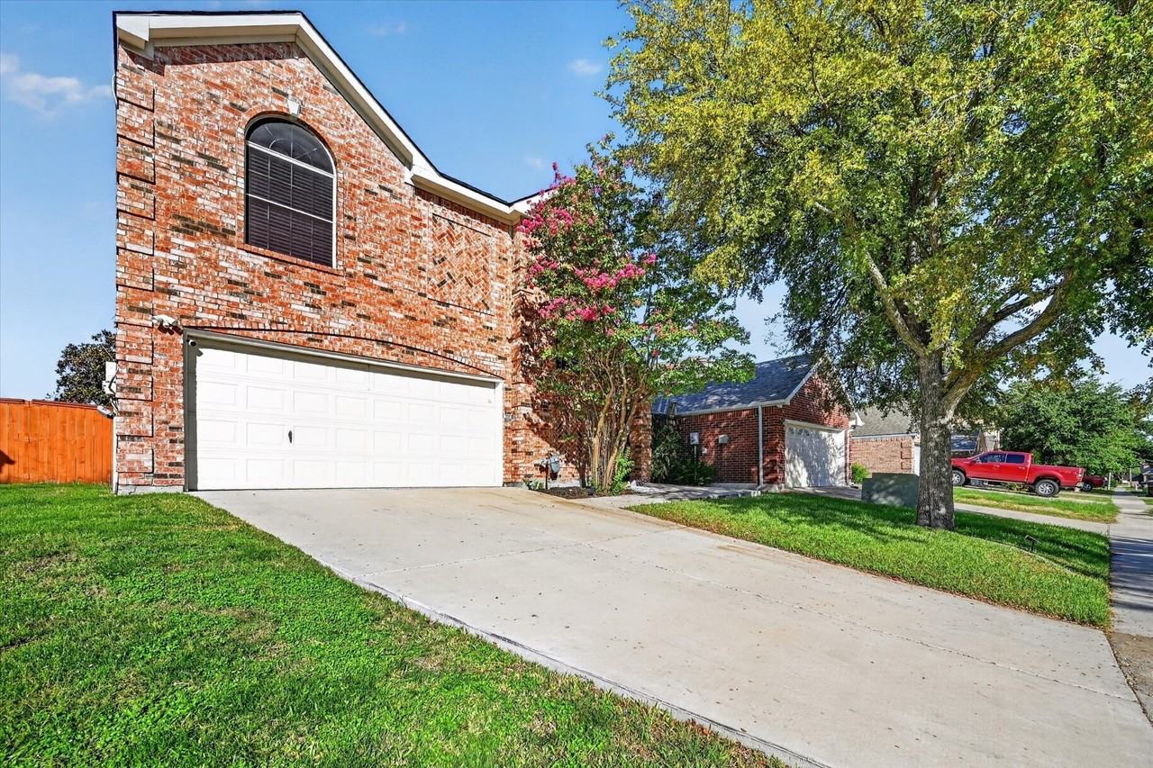 1825 Bachman Ct - Photo 2 of 26