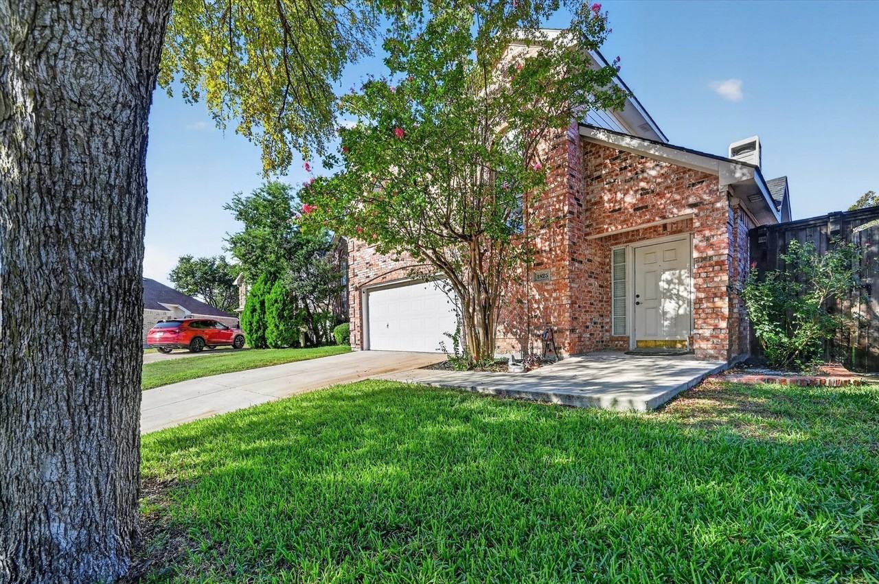 1825 Bachman Ct - Photo 3 of 26