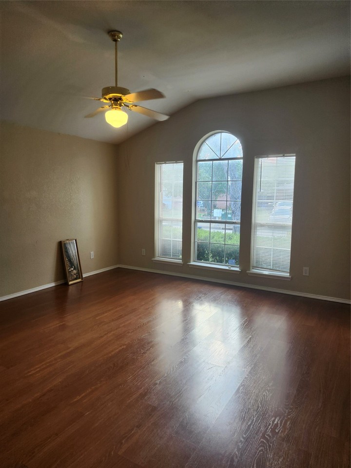 9290 Crimnson Ct - Photo 3 of 19