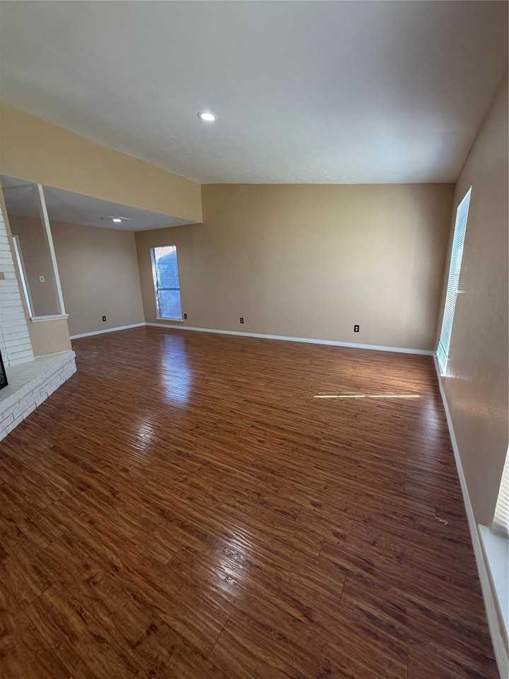 1109 Longhorn Dr - Photo 2 of 7