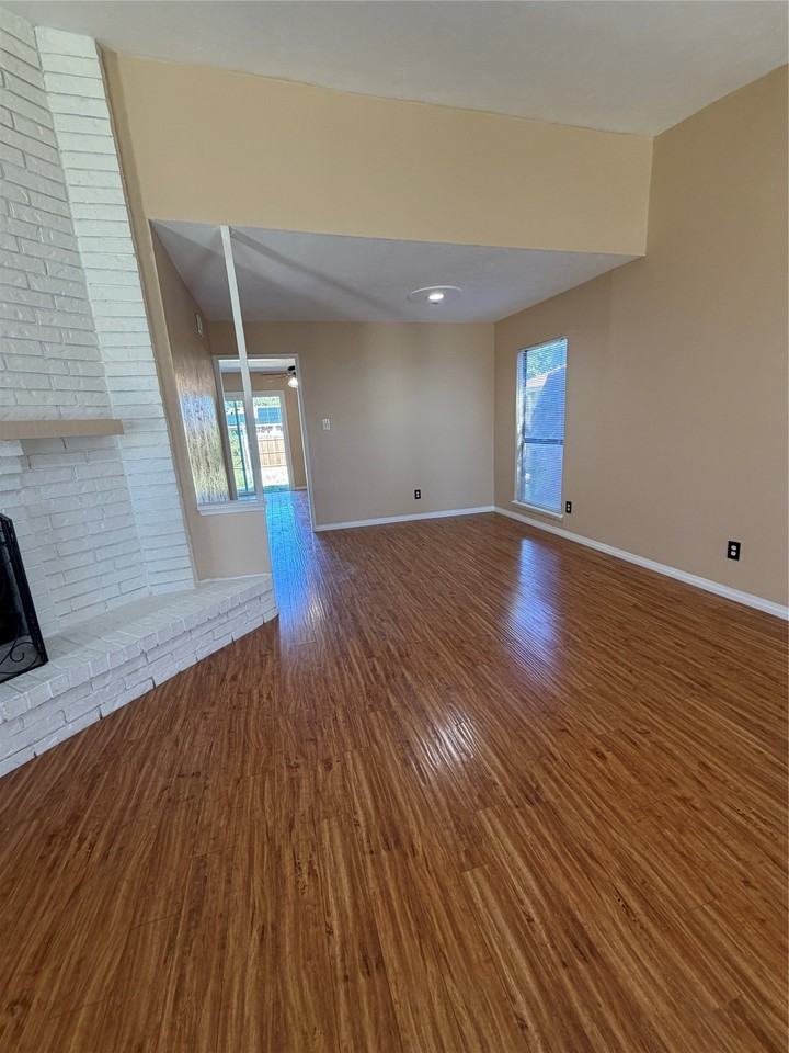 1109 Longhorn Dr - Photo 3 of 7