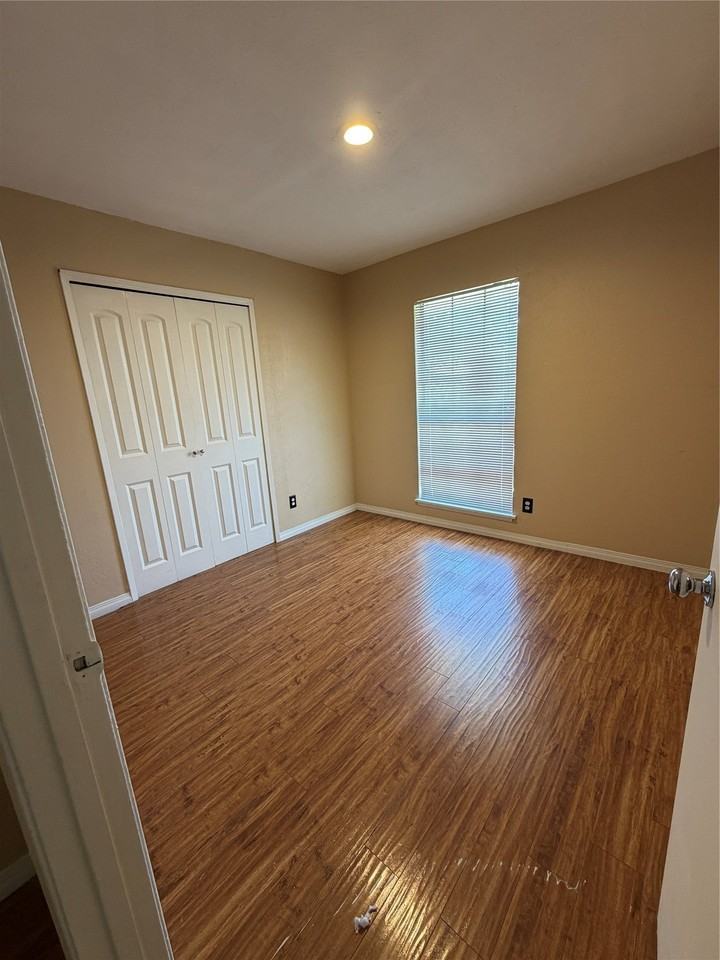 1109 Longhorn Dr - Photo 4 of 7
