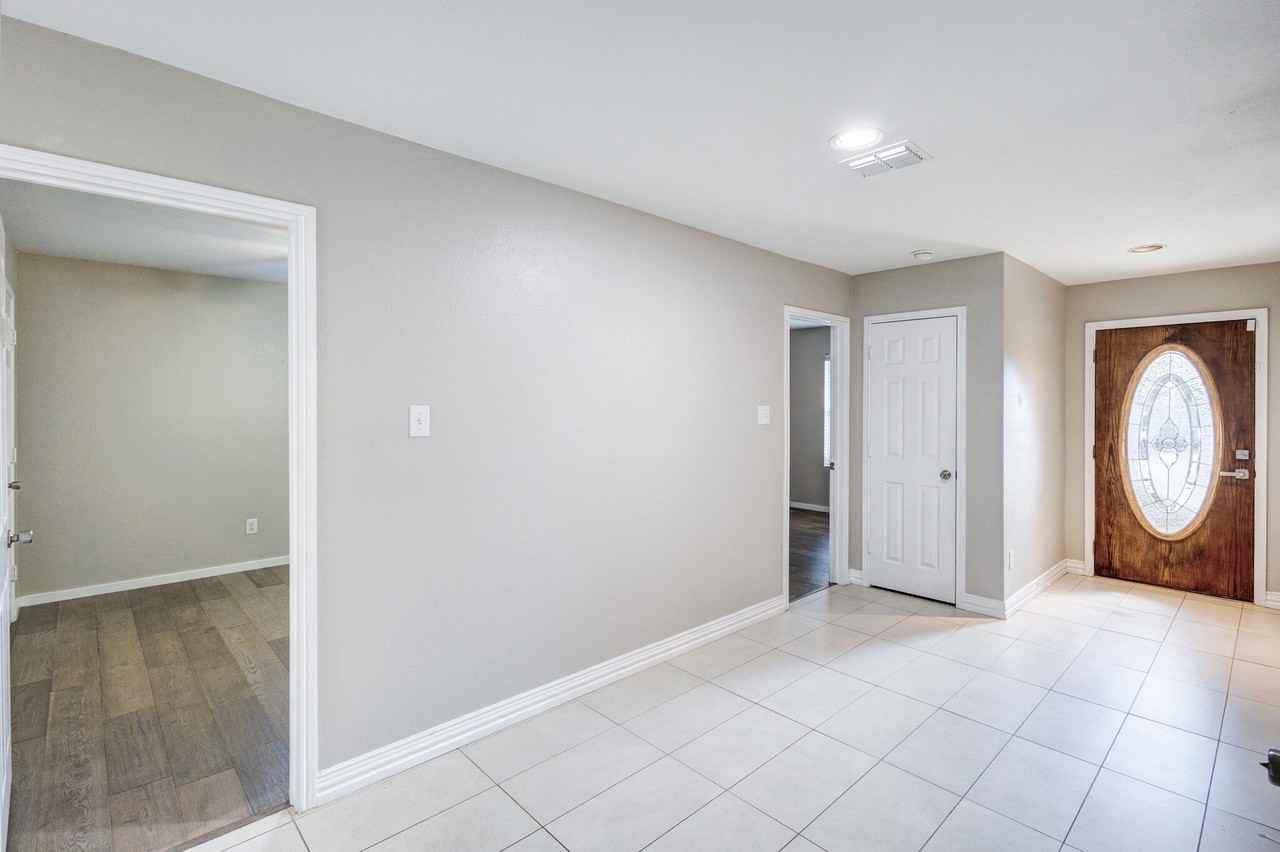 1449 Waterford Dr - Photo 3 of 20