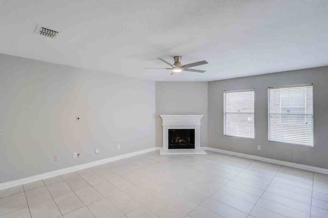 1449 Waterford Dr - Photo 5 of 20