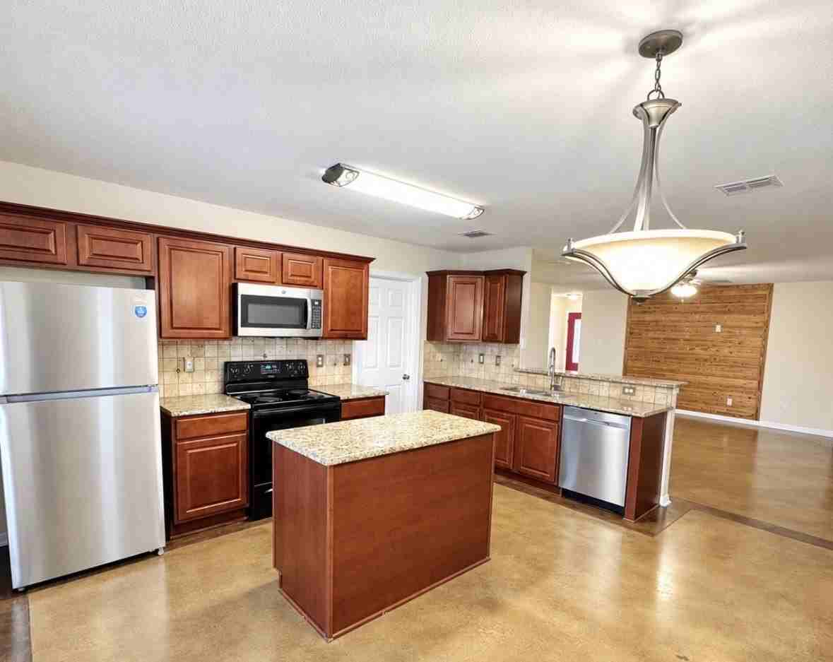 1012 Triple Crown Dr - Photo 3 of 18
