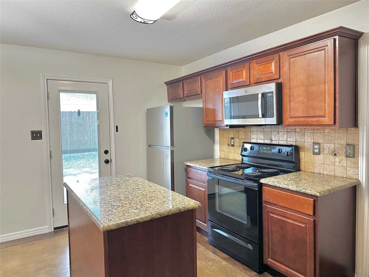 1012 Triple Crown Dr - Photo 4 of 18