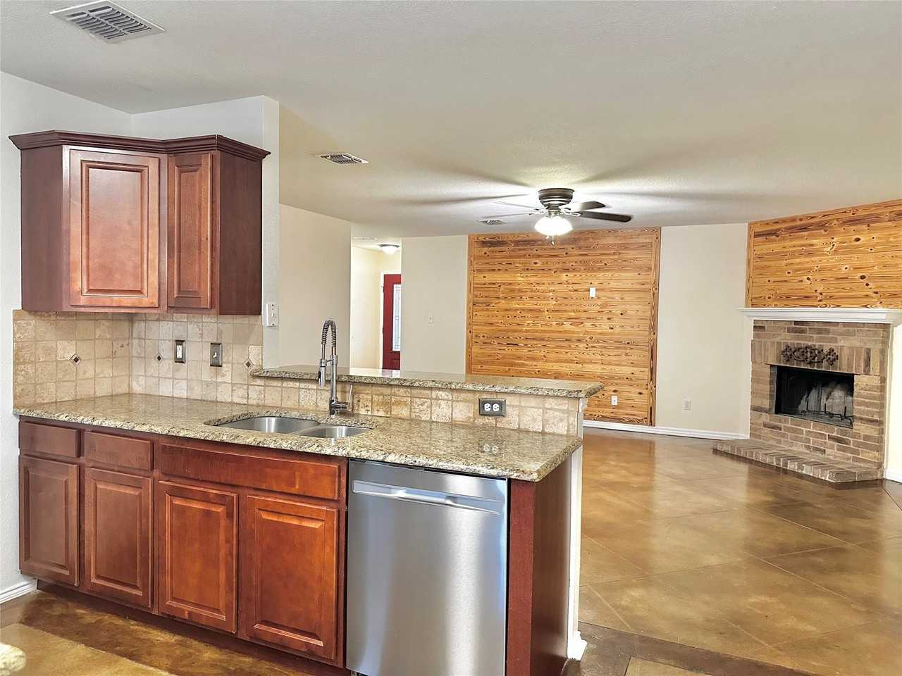 1012 Triple Crown Dr - Photo 5 of 18